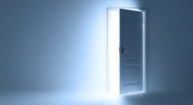 Manipulation : la technique du pied dans la porte en détail