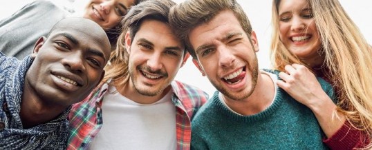 Yoga du rire et méditation : est-ce que ça fonctionne vraiment ?