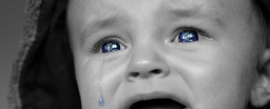 Angoisse de séparation : comment aider le bébé à surmonter cette étape ?