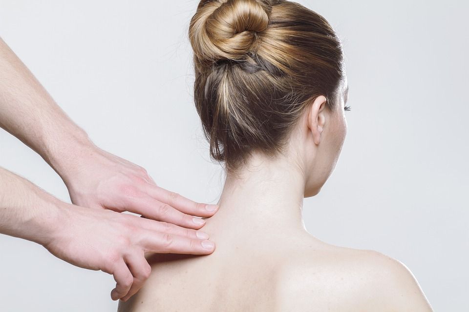 Correcteur de posture : comment peut-il prévenir le mal de dos ?