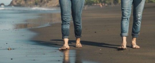Marcher pieds nus:  quels bienfaits pour la santé ?